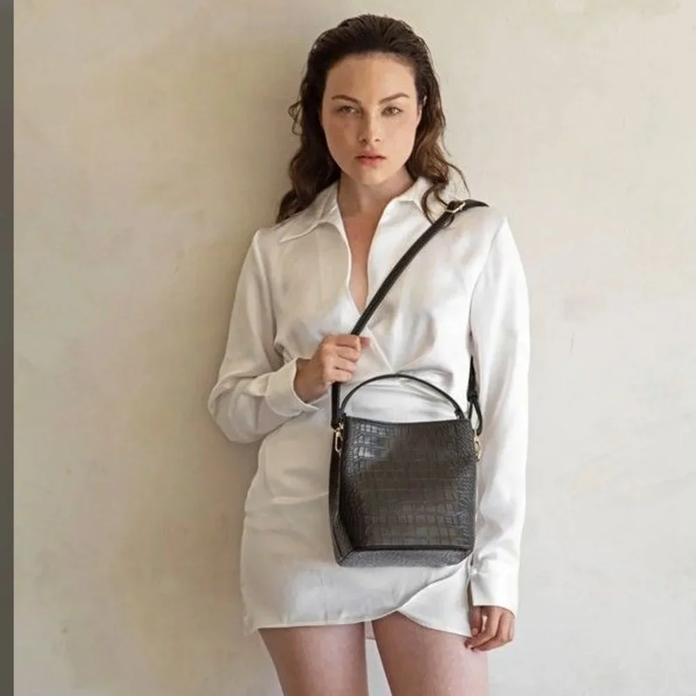 NWT AOTA Black Vegan Crocodile Handbag/Crossbody Purse - Picture 3 of 13